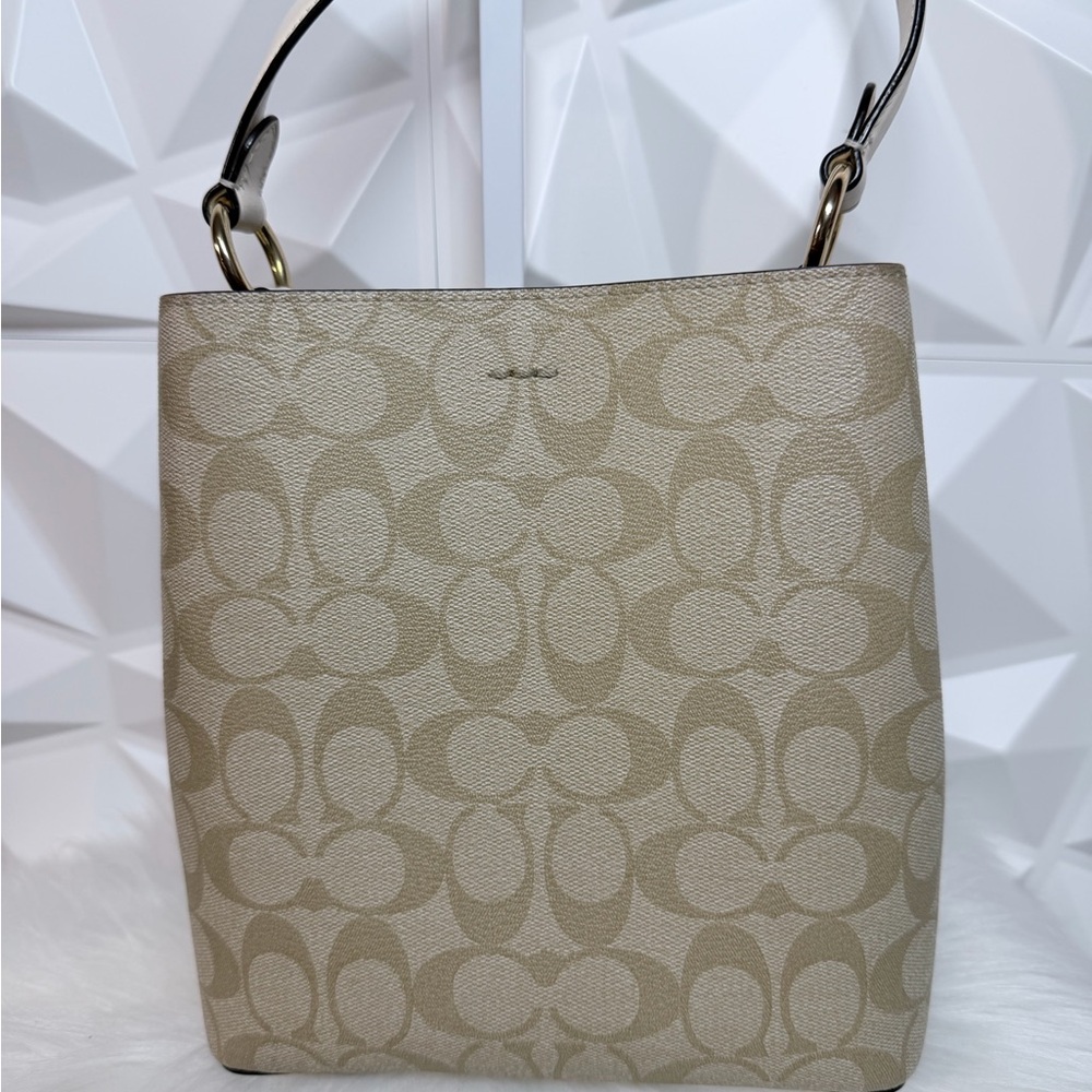 💲Coach Beige and Cream Signature Shoulder Bag - Picture 4 of 10